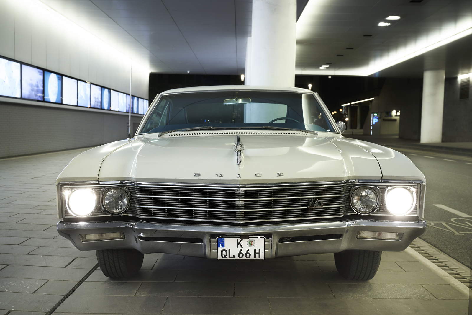 Buick Le Sabre 400 Köln bei Nacht